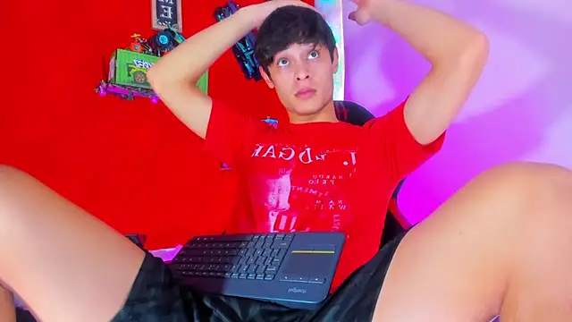 LilOwen  online show from 10.25.25