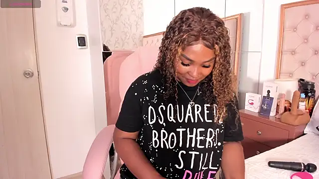 Snapshot of Isla_Scott chatting on 03.09.25 Isla Scott online show from 03.09.25