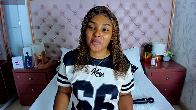 Snapshot of Isla_Scott chatting on 03.21.25 Isla Scott online show from 03.21.25