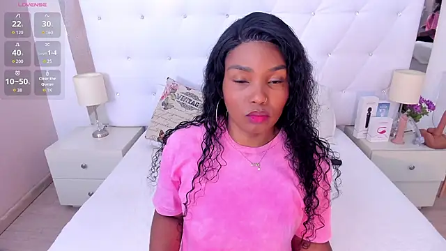 Snapshot of Isla_Scott chatting on 10.07.25 Isla Scott online show from 10.07.25