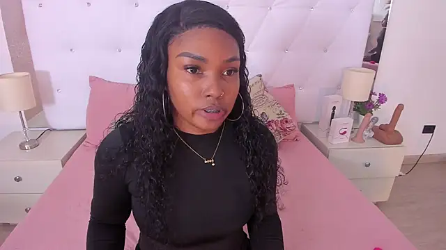 Snapshot of Isla_Scott chatting on 10.12.25 Isla Scott online show from 10.12.25