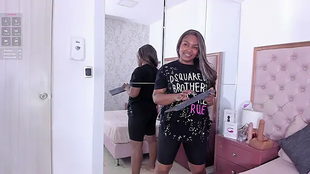 Snapshot of Isla_Scott chatting on 11.10.25 Isla Scott online show from 11.10.25