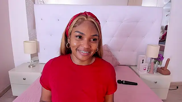 Snapshot of Isla_Scott chatting on 11.29.25 Isla Scott online show from 11.29.25