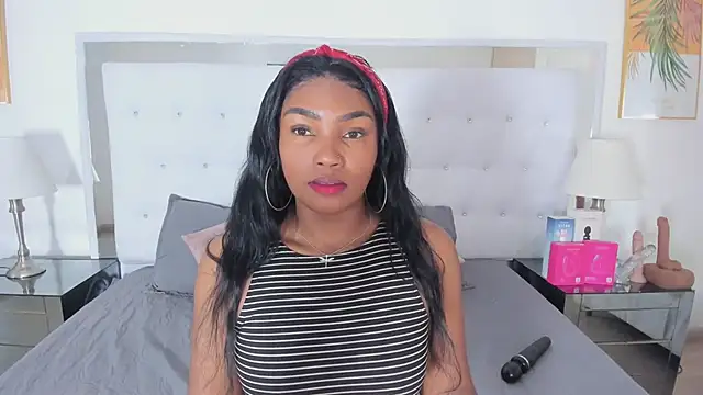 Isla Scott online show from 04.14.26