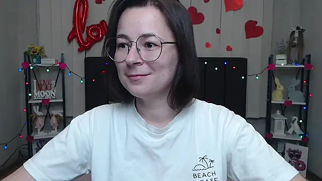 Snapshot of MarieSho chatting on 03.15.25 MarieSho online show from 03.15.25