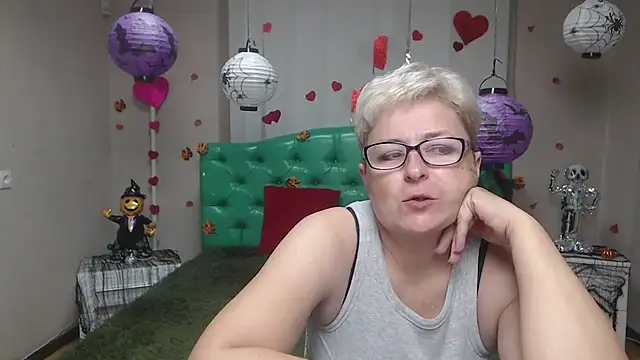 Snapshot of EmiliaGree chatting on 11.01.25 EmiliaGree online show from 11.01.25