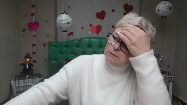 Snapshot of EmiliaGree chatting on 11.09.25 EmiliaGree online show from 11.09.25