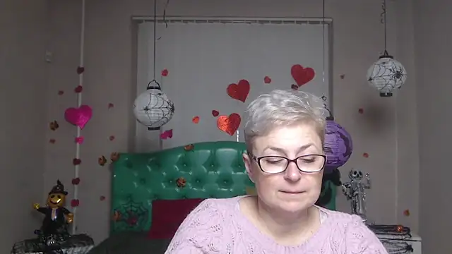 Snapshot of EmiliaGree chatting on 11.15.25 EmiliaGree online show from 11.15.25