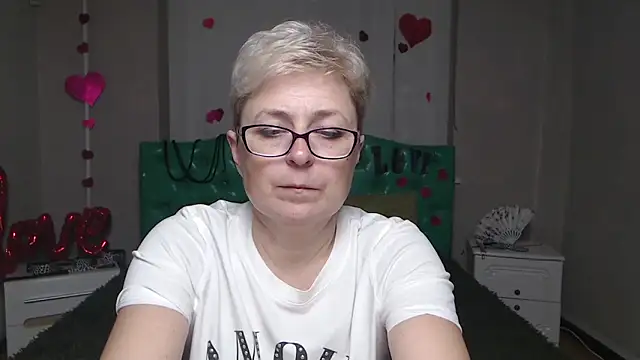 Snapshot of EmiliaGree chatting on 12.02.25 EmiliaGree online show from 12.02.25