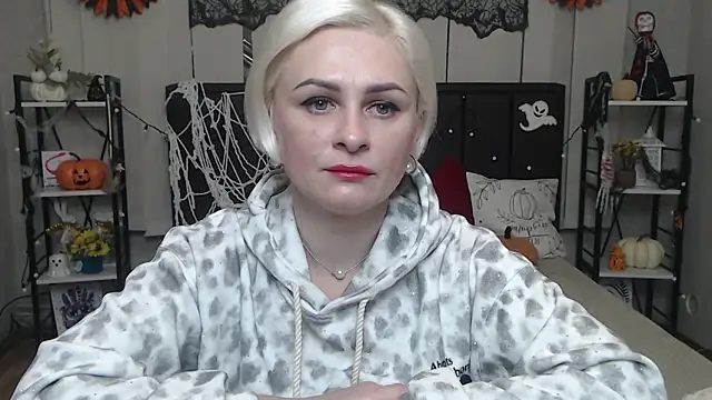 Snapshot of OliviaHorst chatting on 11.02.25 OliviaHorst online show from 11.02.25