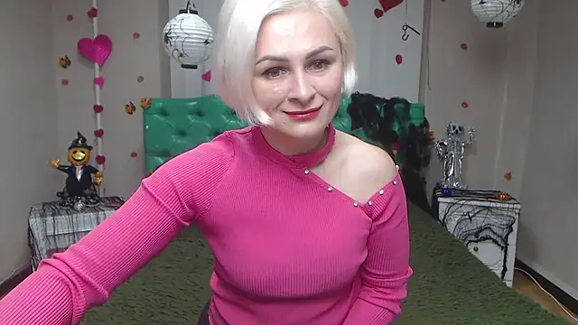 Snapshot of OliviaHorst chatting on 11.05.25 OliviaHorst online show from 11.05.25