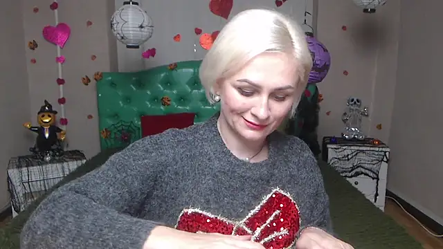 Snapshot of OliviaHorst chatting on 11.09.25 OliviaHorst online show from 11.09.25