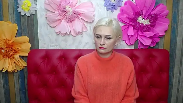 Snapshot of OliviaHorst chatting on 11.16.25 OliviaHorst online show from 11.16.25