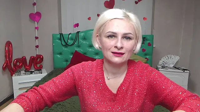 Snapshot of OliviaHorst chatting on 11.23.25 OliviaHorst online show from 11.23.25