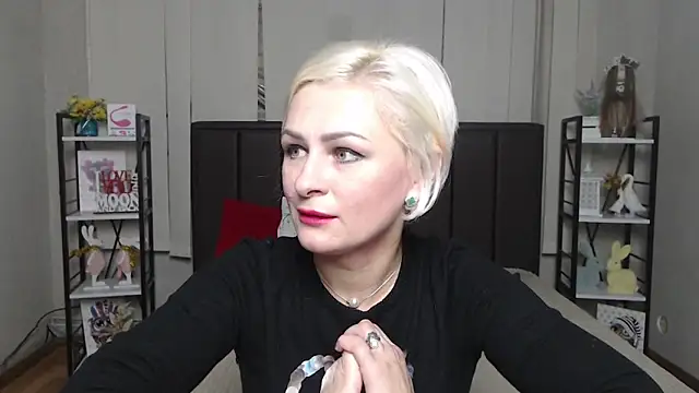 Snapshot of OliviaHorst chatting on 11.27.25 OliviaHorst online show from 11.27.25