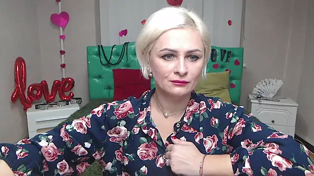 Snapshot of OliviaHorst chatting on 11.29.25 OliviaHorst online show from 11.29.25