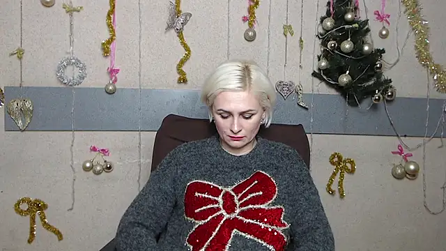 Snapshot of OliviaHorst chatting on 12.14.25 OliviaHorst online show from 12.14.25