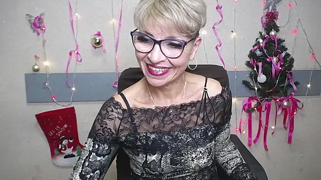 Snapshot of EllaBonito chatting on 01.03.25 EllaBonito online show from 01.03.25