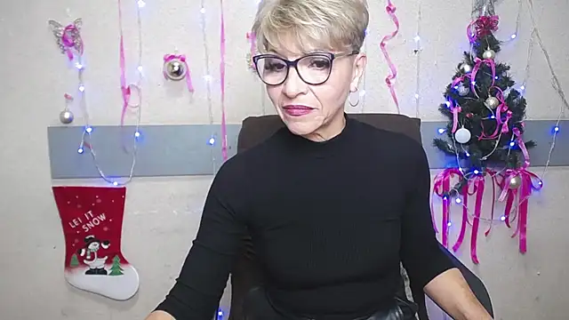 Snapshot of EllaBonito chatting on 01.08.25 EllaBonito online show from 01.08.25