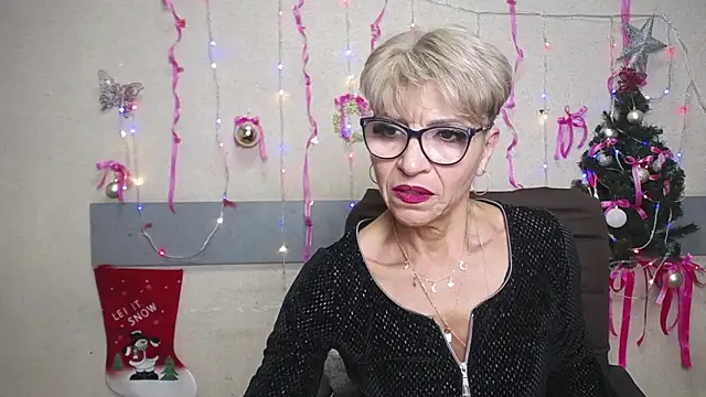 Snapshot of EllaBonito chatting on 01.17.25 EllaBonito online show from 01.17.25