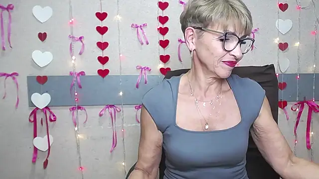 Snapshot of EllaBonito chatting on 01.25.25 EllaBonito online show from 01.25.25