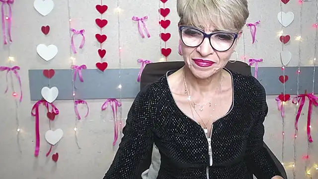 Snapshot of EllaBonito chatting on 01.27.25 EllaBonito online show from 01.27.25