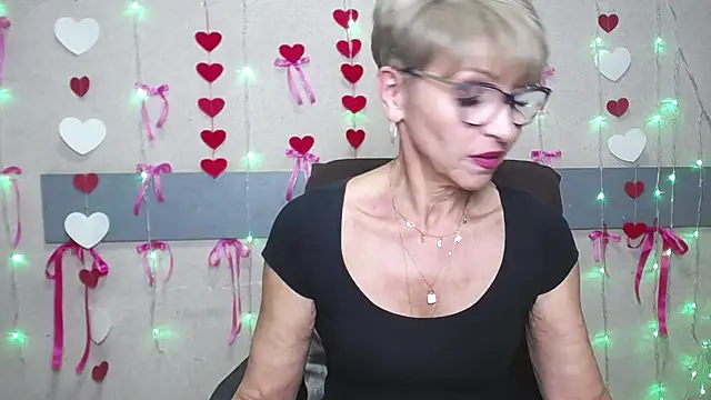 Snapshot of EllaBonito chatting on 02.03.25 EllaBonito online show from 02.03.25