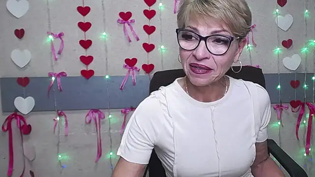 Snapshot of EllaBonito chatting on 03.07.25 EllaBonito online show from 03.07.25