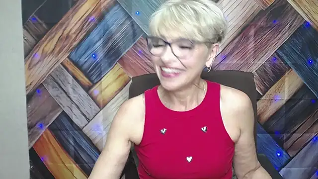 Snapshot of EllaBonito chatting on 09.23.25 EllaBonito online show from 09.23.25