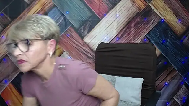 Snapshot of EllaBonito chatting on 10.06.25 EllaBonito online show from 10.06.25