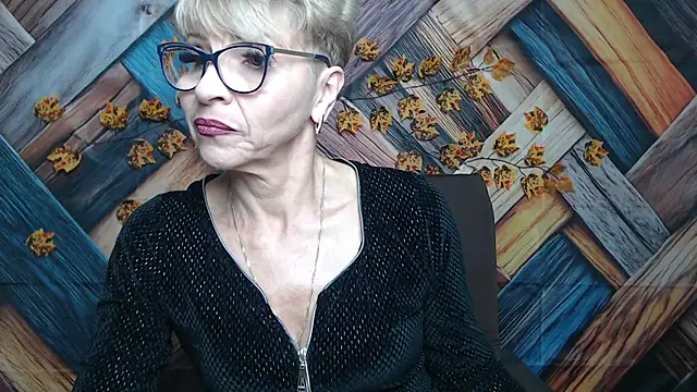 Snapshot of EllaBonito chatting on 12.04.25 EllaBonito online show from 12.04.25