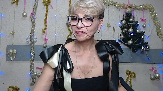 Snapshot of EllaBonito chatting on 12.16.25 EllaBonito online show from 12.16.25