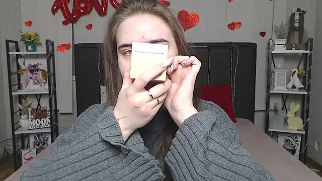 LauraHlot online show from 02.19.26