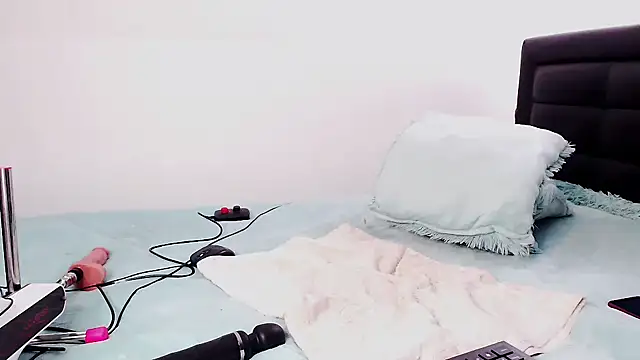 anyaadamss online show from 10.25.25