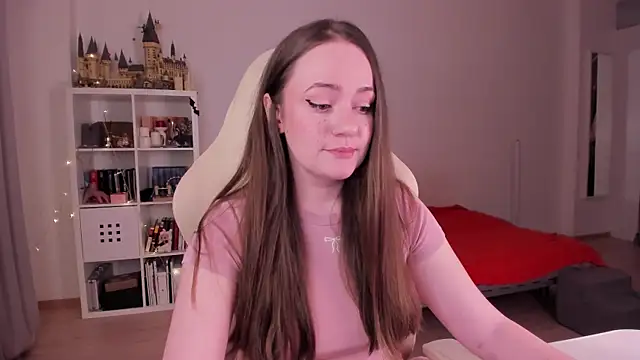 WalkingGirl online show from 09.28.25