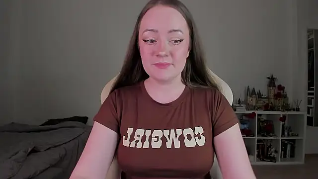 WalkingGirl online show from 02.17.26