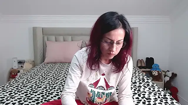 Snapshot of CatWoman0001 chatting on 12.16.25 CatWoman0001 online show from 12.16.25