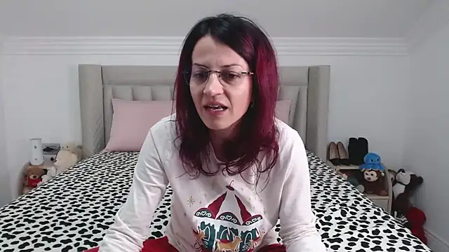 Snapshot of CatWoman0001 chatting on 12.17.25 CatWoman0001 online show from 12.17.25