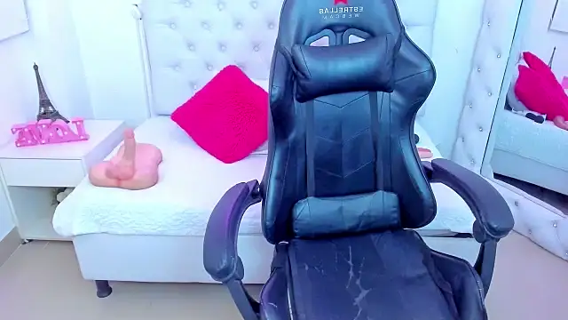 Snapshot of silvana__miller chatting on 02.05.25 silvana miller online show from 02.05.25