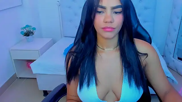 Snapshot of silvana__miller chatting on 03.22.25 silvana miller online show from 03.22.25