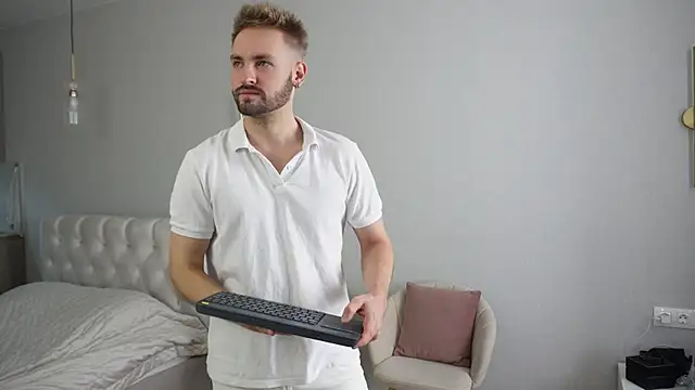 Nik Sharp online show from 04.14.26