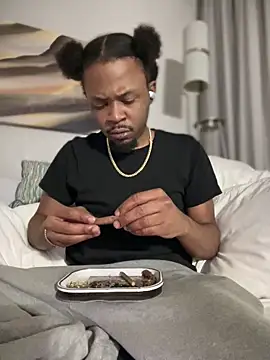 Snapshot of MobyDxck chatting on 01.05.25 MobyDxck online show from 01.05.25