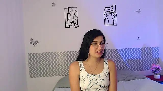 cloehonney online show from 09.08.25