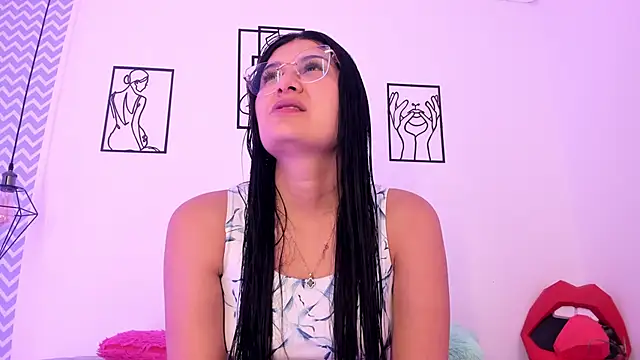 cloehonney online show from 10.08.25