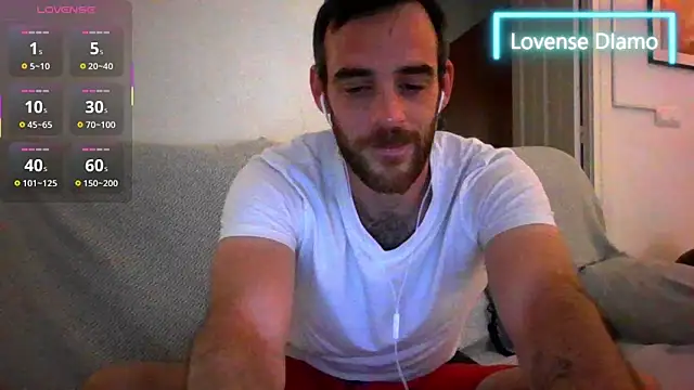 Snapshot of _NakedChef_ chatting on 09.10.25 NakedChef online show from 09.10.25