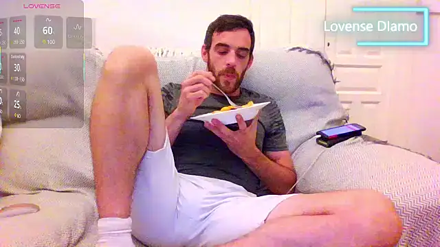 Snapshot of _NakedChef_ chatting on 10.08.25 NakedChef online show from 10.08.25