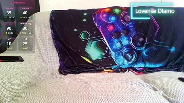 Snapshot of _NakedChef_ chatting on 11.07.25 NakedChef online show from 11.07.25