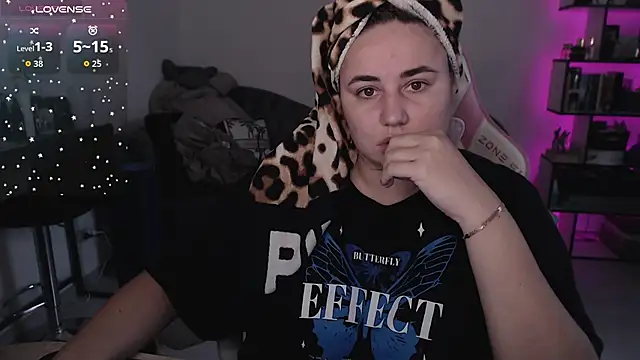 Snapshot of SexyWitch_666 chatting on 10.24.25 SexyWitch 666 online show from 10.24.25