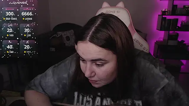 Snapshot of SexyWitch_666 chatting on 11.22.25 SexyWitch 666 online show from 11.22.25