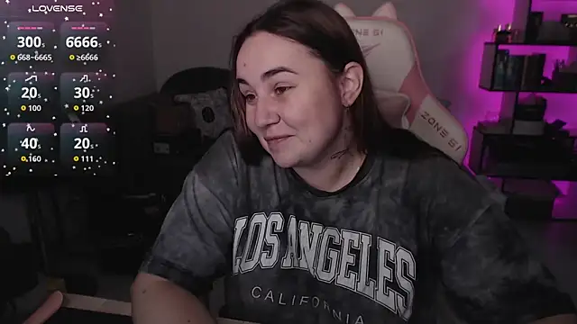 Snapshot of SexyWitch_666 chatting on 11.23.25 SexyWitch 666 online show from 11.23.25